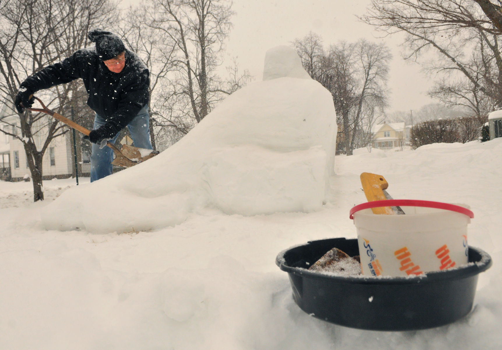 Polar bear snow sculpture